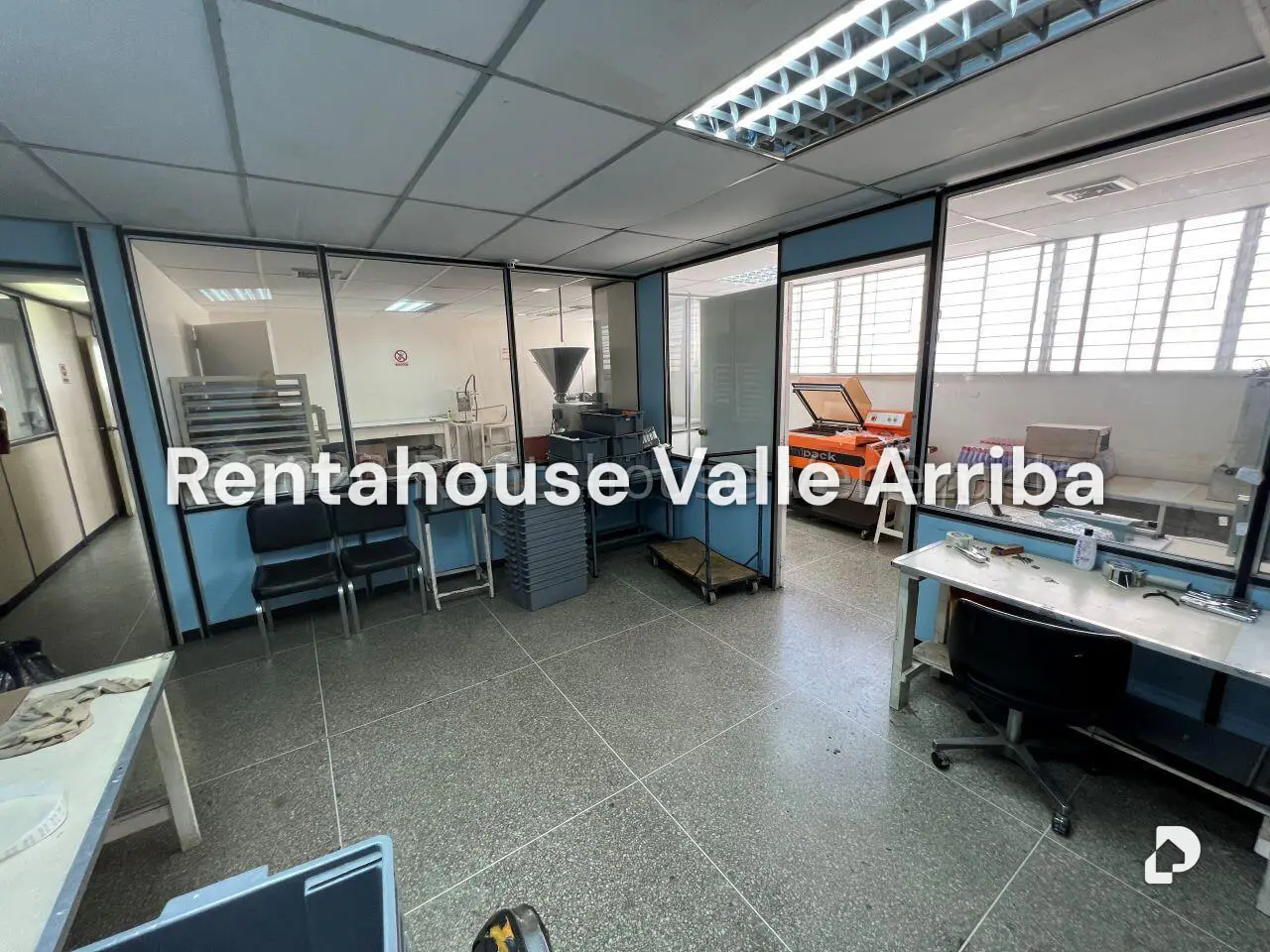 Local comercial en La Urbina, Caracas – 20