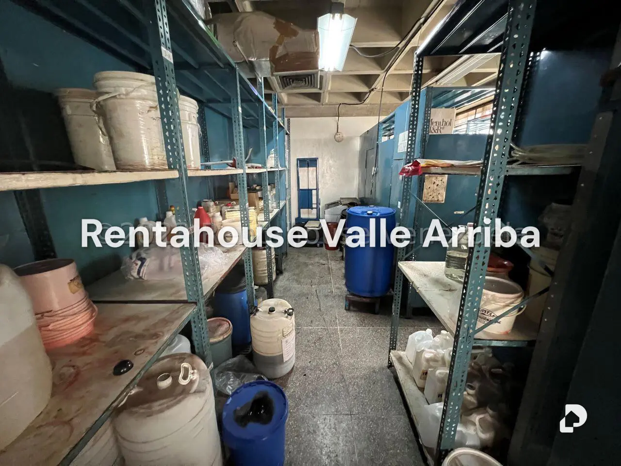 Local comercial en La Urbina, Caracas – 27