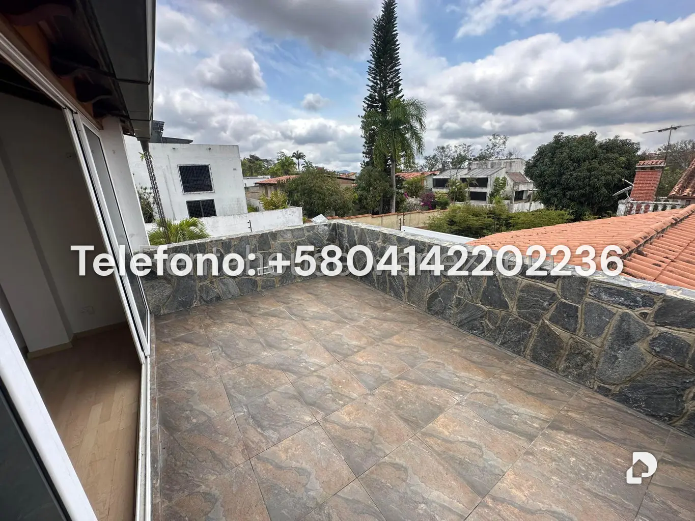 House in Lomas de La Lagunita, Caracas – 27