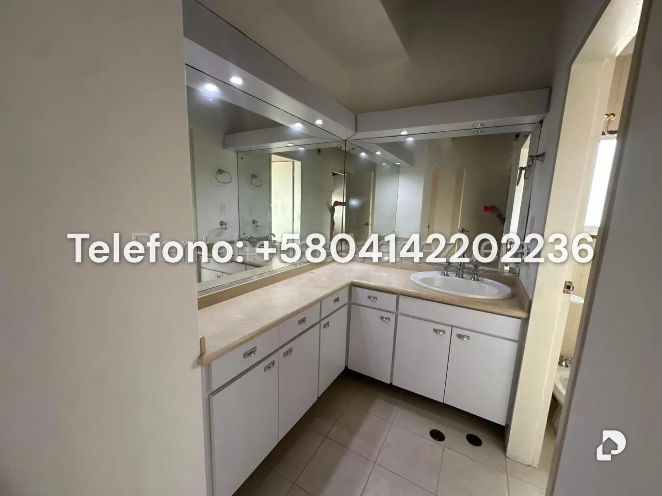 House in Lomas de La Lagunita, Caracas – 42