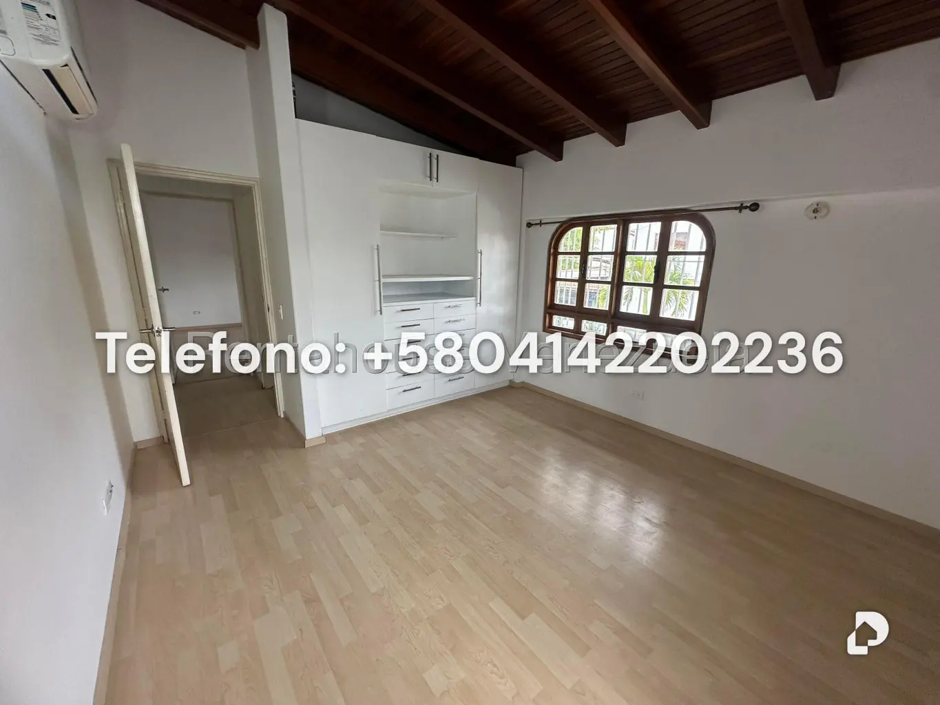House in Lomas de La Lagunita, Caracas – 35