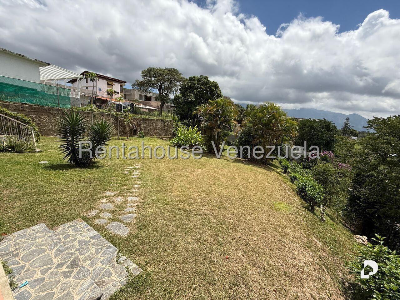 Casa en Cumbres de Curumo, Caracas – 13