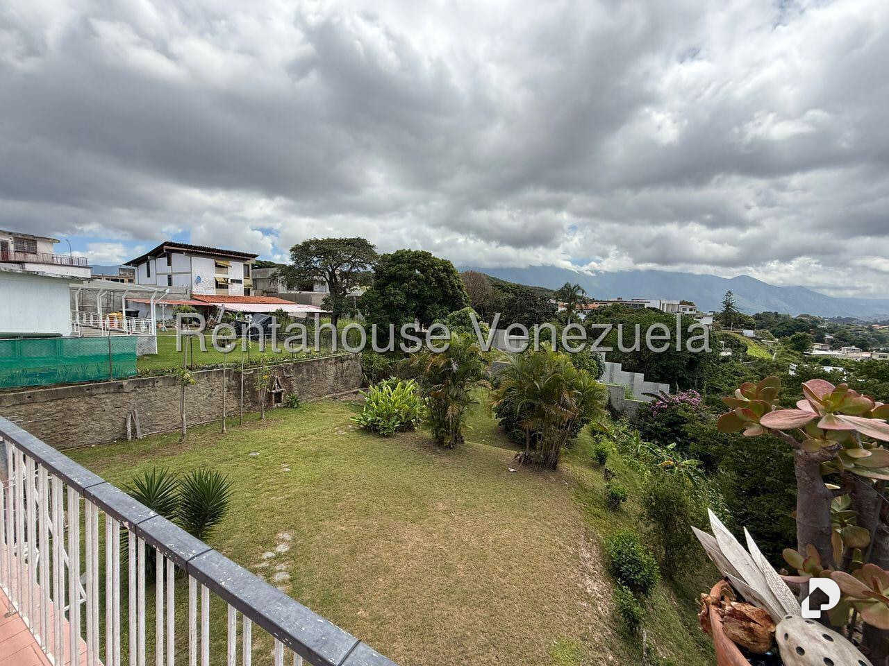 Casa en Cumbres de Curumo, Caracas – 24