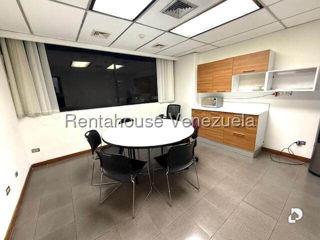 Oficina en Los Cortijos de Lourdes, Caracas