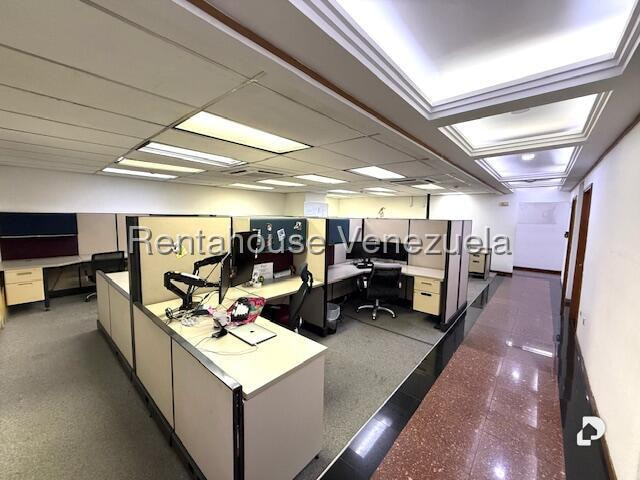 Oficina en Los Cortijos de Lourdes, Caracas