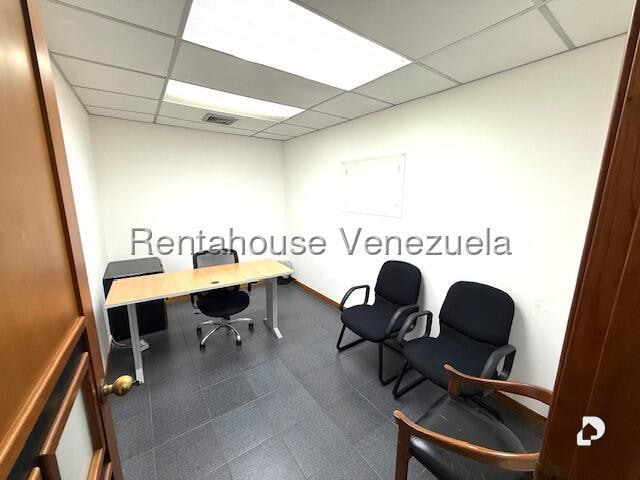 Oficina en Los Cortijos de Lourdes, Caracas