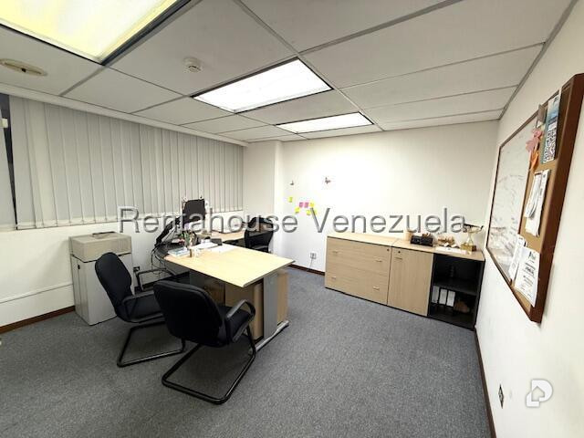 Oficina en Los Cortijos de Lourdes, Caracas