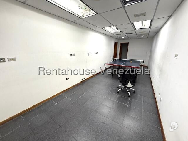 Oficina en Los Cortijos de Lourdes, Caracas