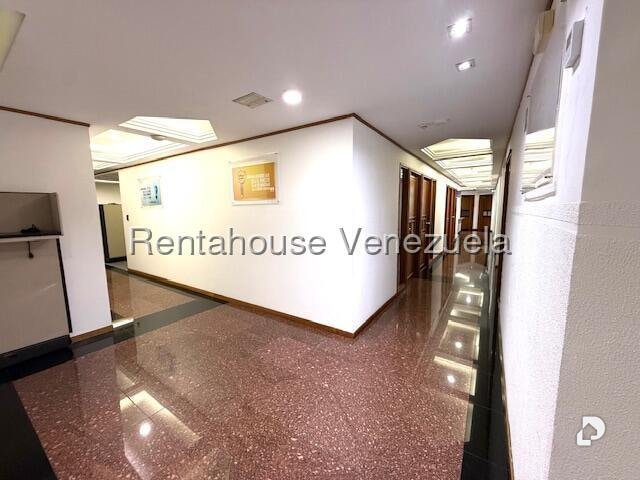 Oficina en Los Cortijos de Lourdes, Caracas