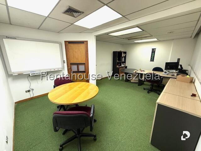Oficina en Los Cortijos de Lourdes, Caracas