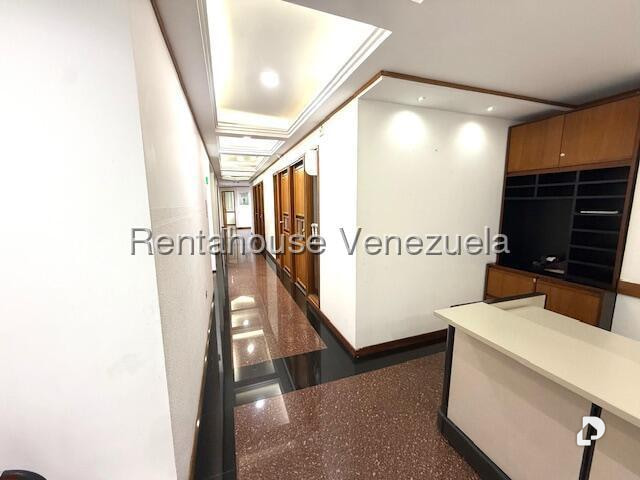 Oficina en Los Cortijos de Lourdes, Caracas