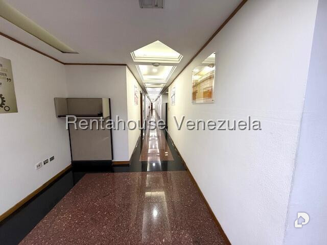 Oficina en Los Cortijos de Lourdes, Caracas