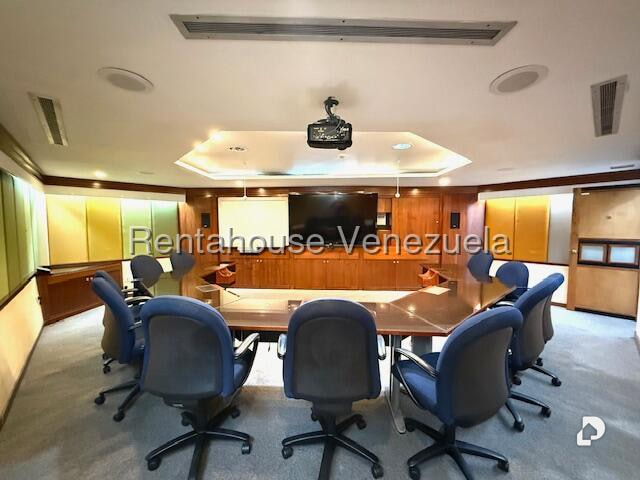 Oficina en Los Cortijos de Lourdes, Caracas