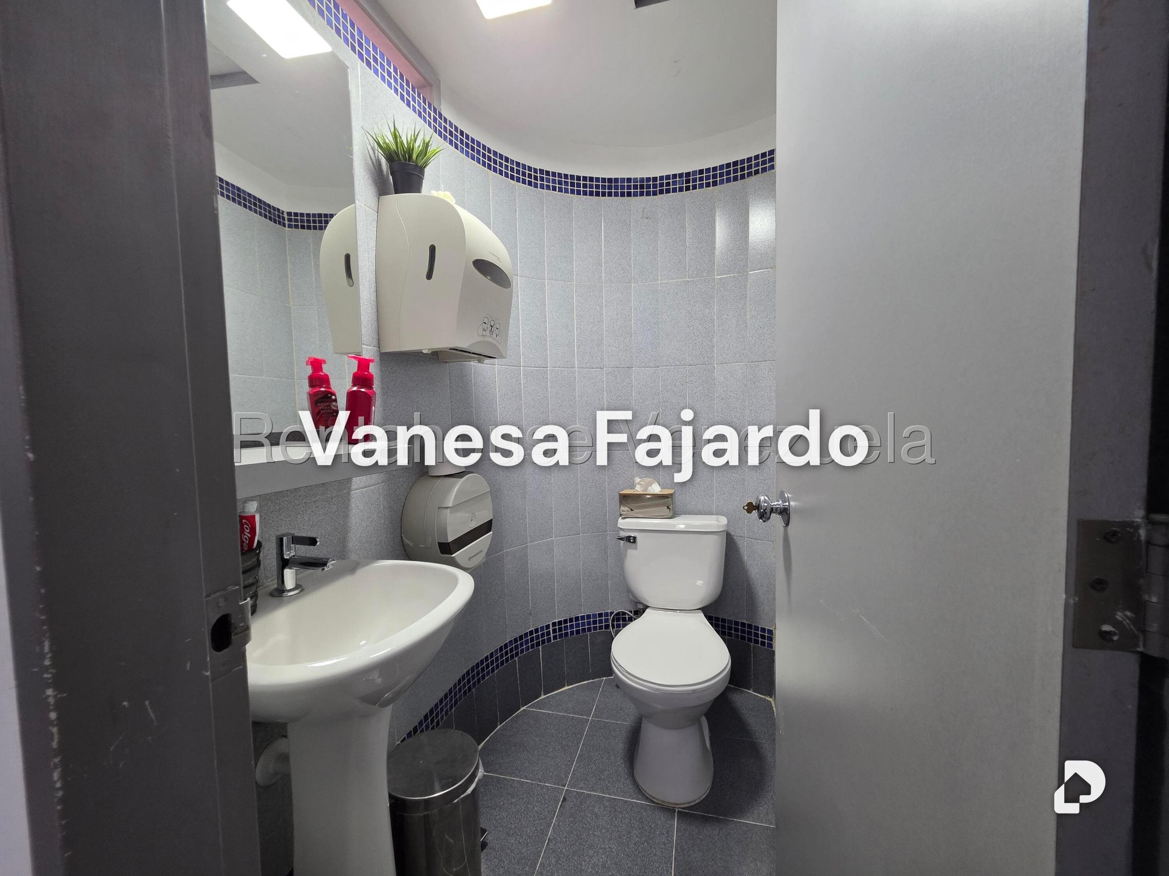 Office in El Rosal, Caracas – 27