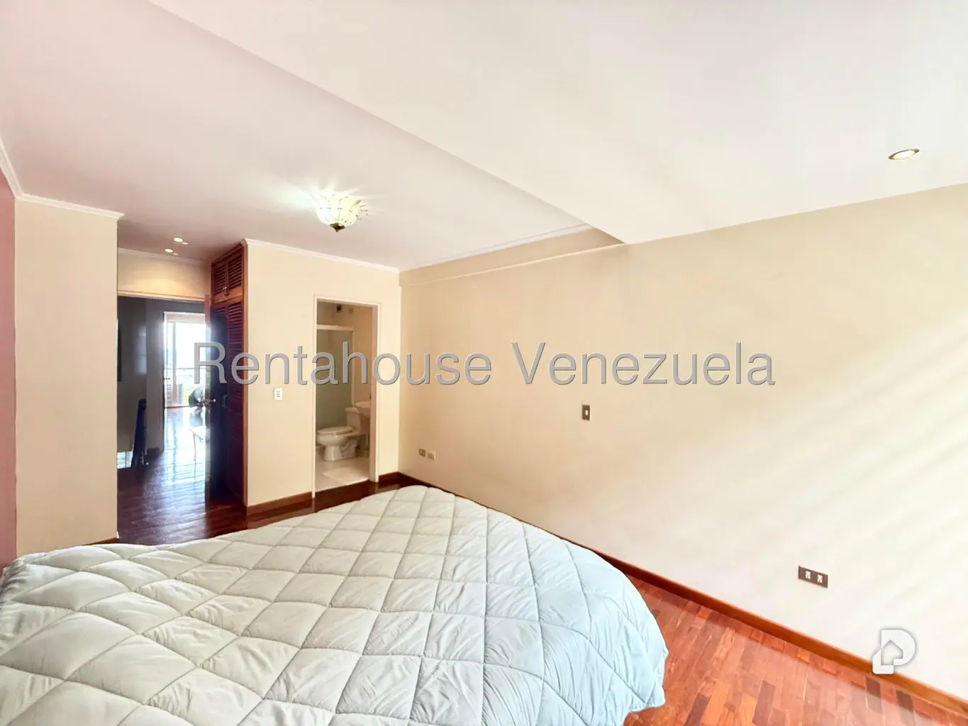 Apartamento en Lomas de La Lagunita, Caracas – 18