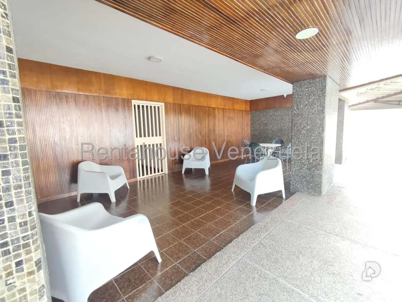 Apartamento en Las Mesetas de Santa Rosa de Lima, Caracas – 10
