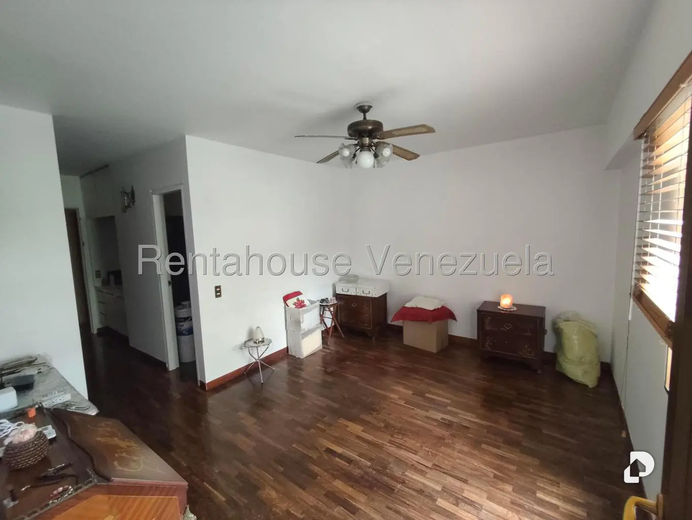 Apartamento en Las Mesetas de Santa Rosa de Lima, Caracas – 9