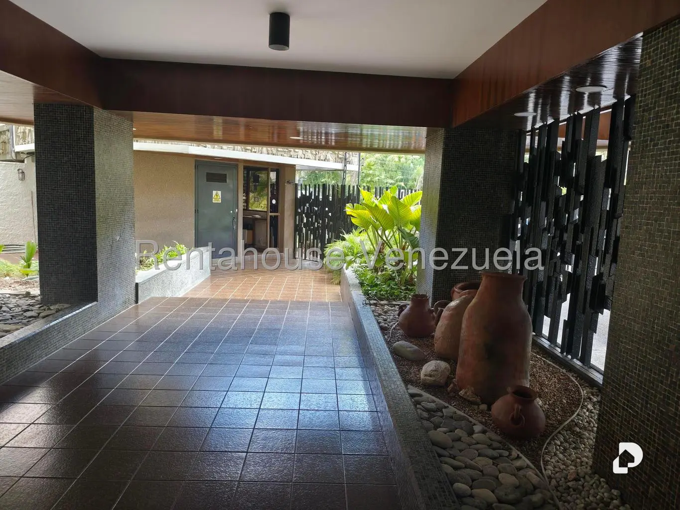 Apartamento en Las Mesetas de Santa Rosa de Lima, Caracas – 2