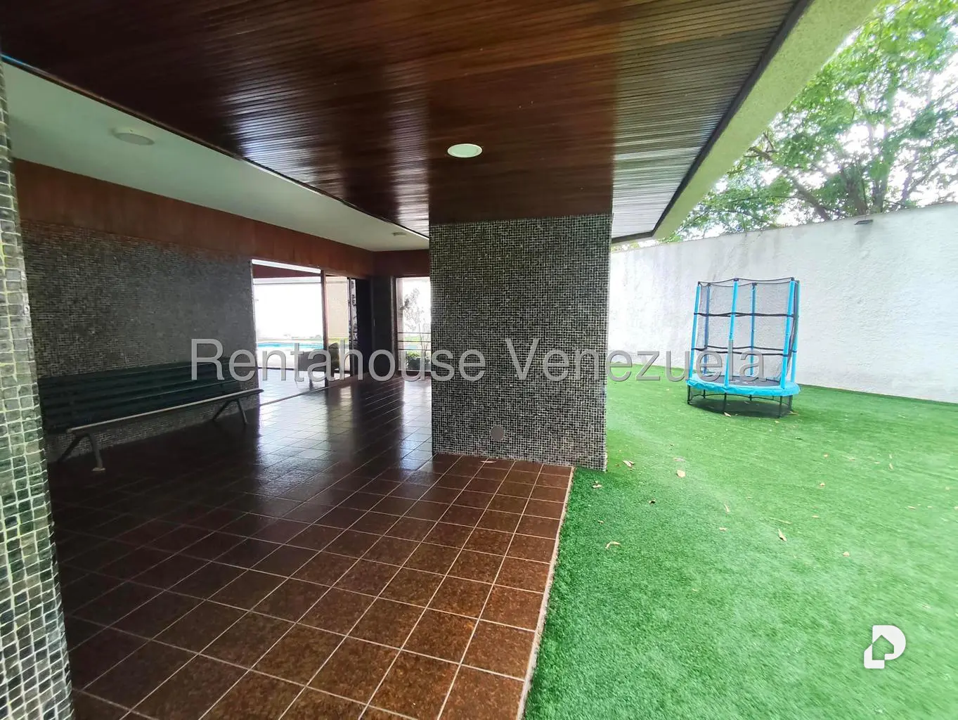 Apartamento en Las Mesetas de Santa Rosa de Lima, Caracas – 17