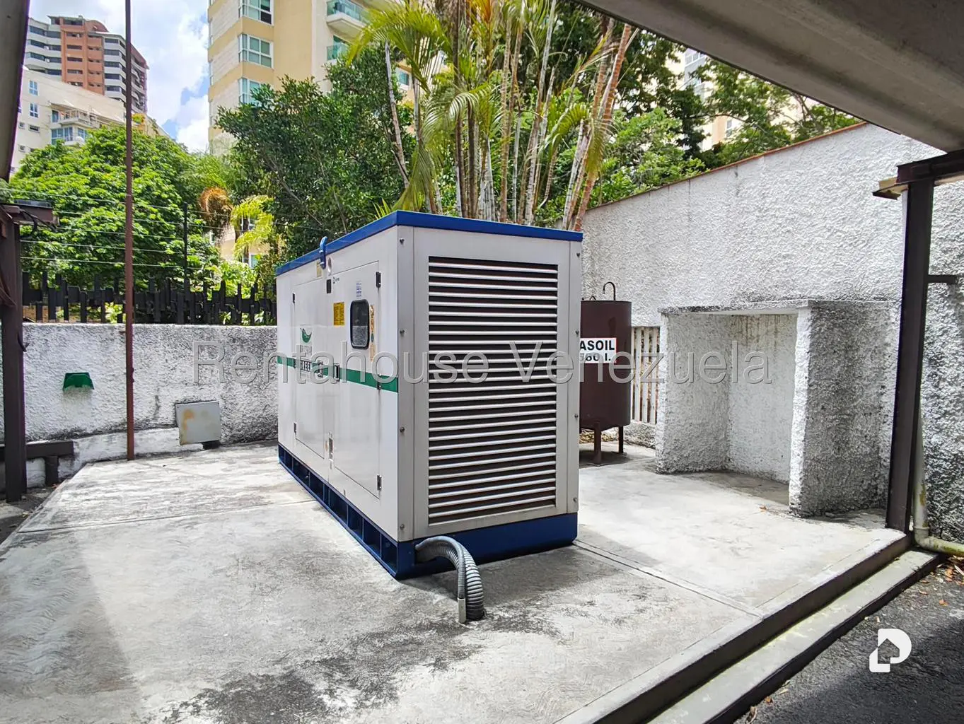Apartamento en Las Mesetas de Santa Rosa de Lima, Caracas – 28