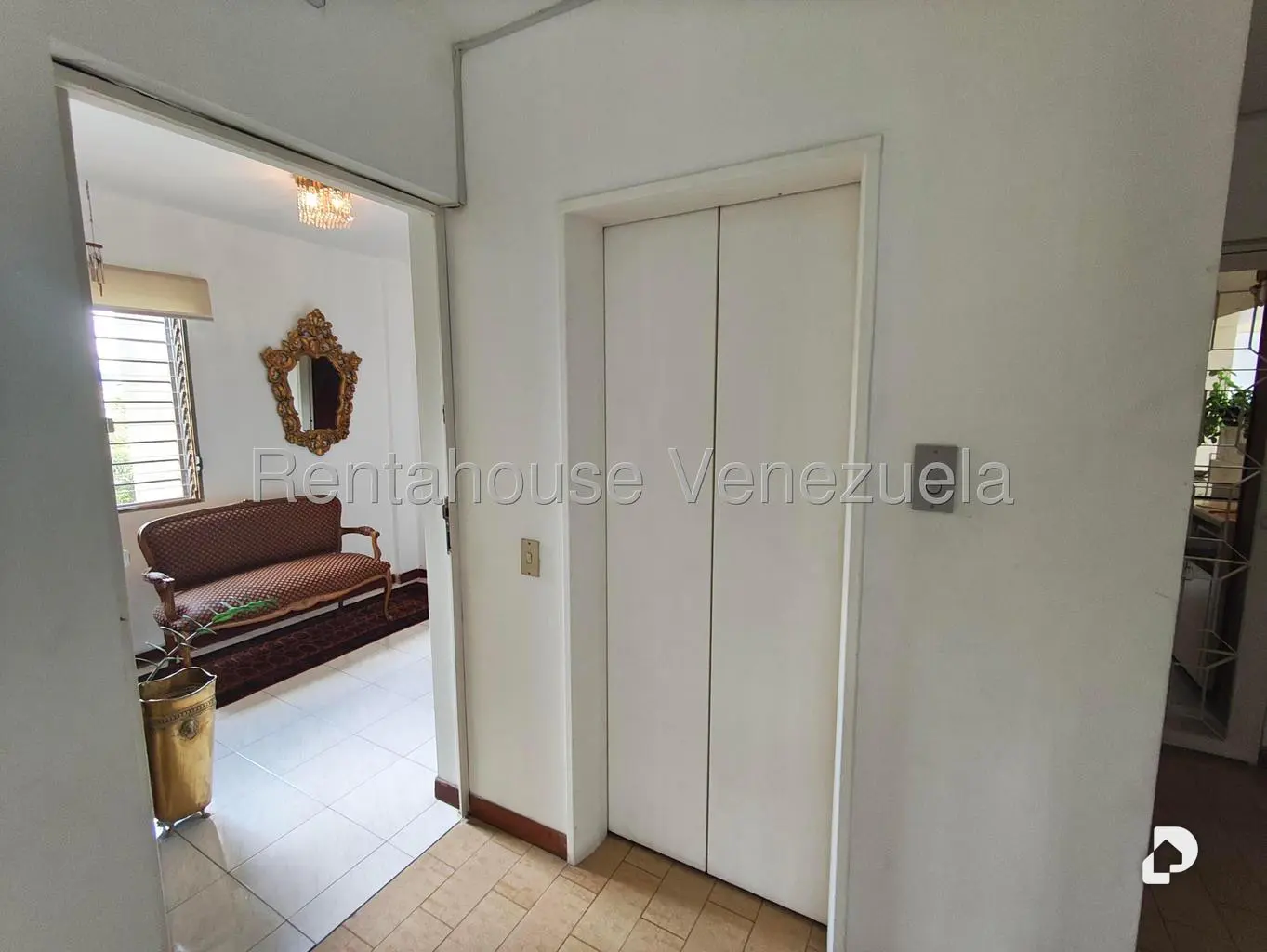 Apartamento en Las Mesetas de Santa Rosa de Lima, Caracas – 5