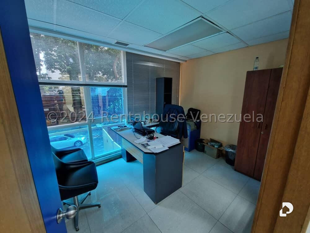 Edificio en Los Dos Caminos, Caracas – 24