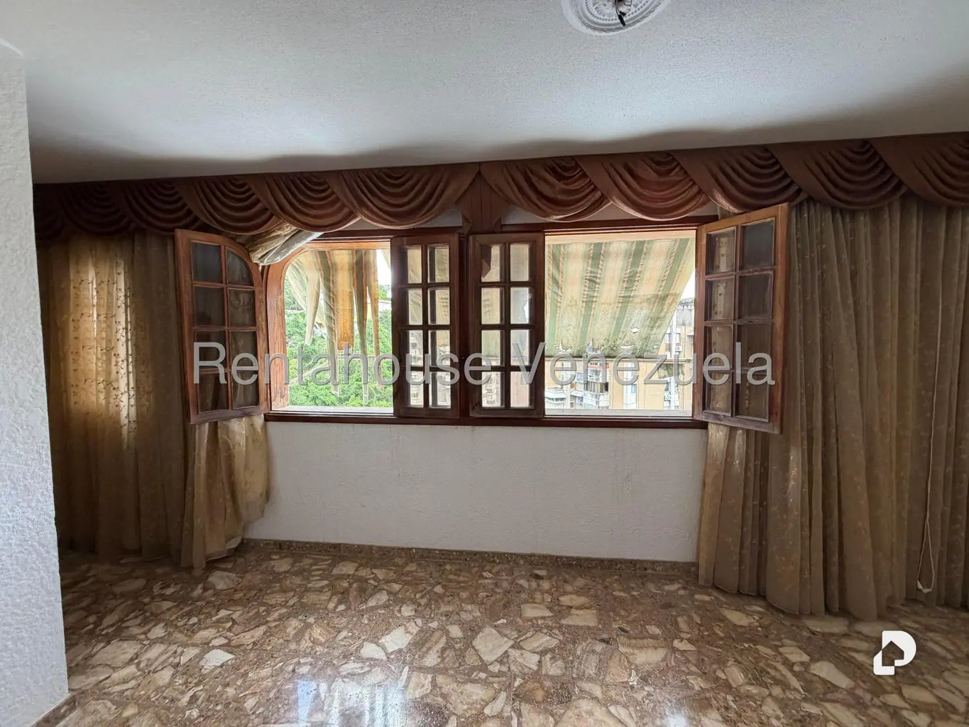 House in Colinas de Santa Mónica, Caracas – 14