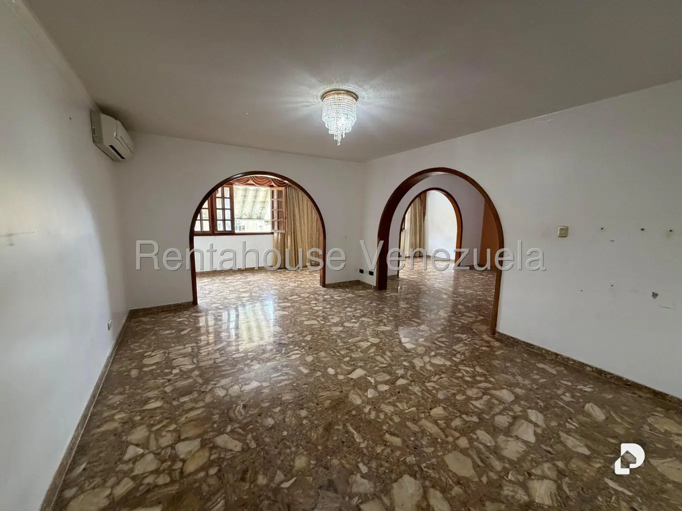 House in Colinas de Santa Mónica, Caracas – 13