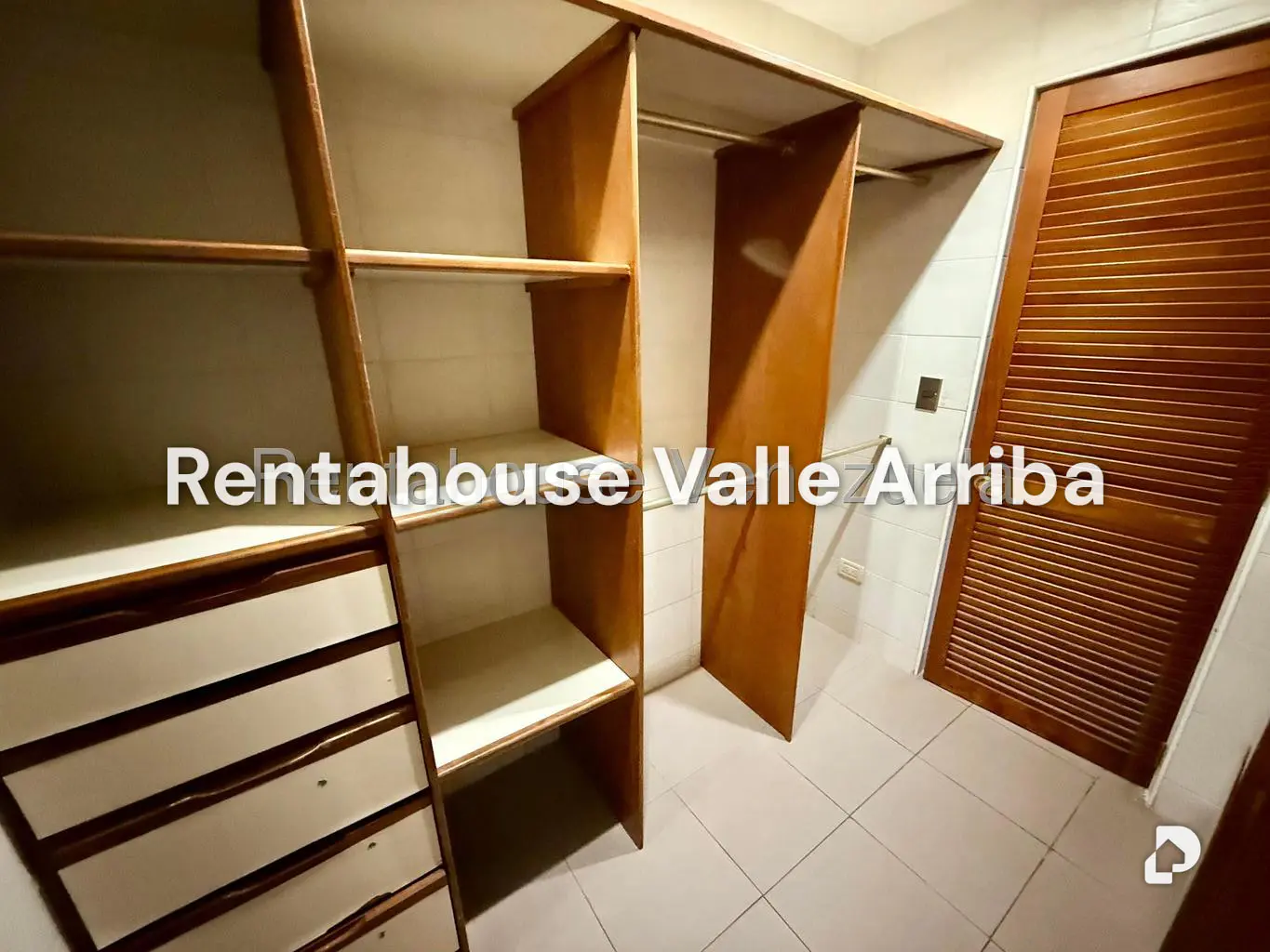 Apartamento en Lomas de La Lagunita, Caracas – 20