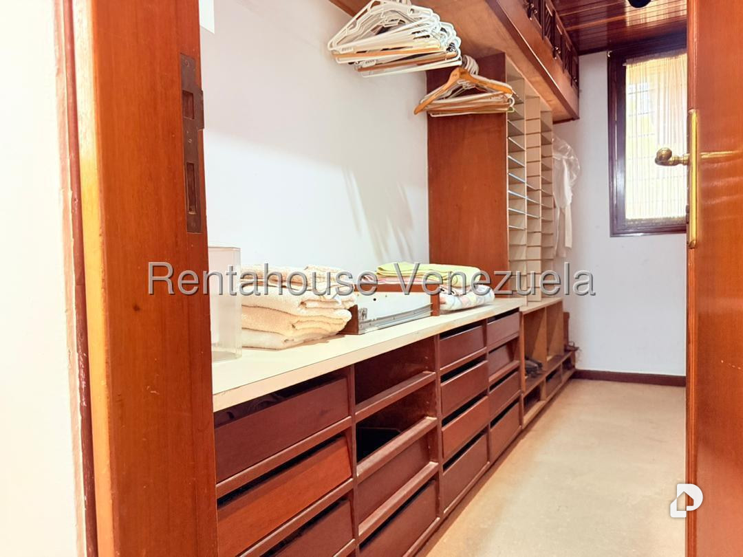 Casa en Lomas de La Lagunita, Caracas – 11