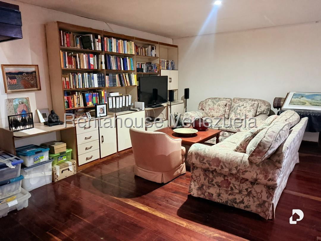 Casa en Lomas de La Lagunita, Caracas – 29