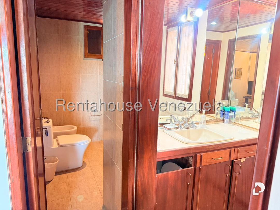 Casa en Lomas de La Lagunita, Caracas – 12