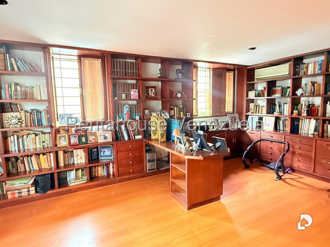 Casa en Lomas de La Lagunita, Caracas – 17