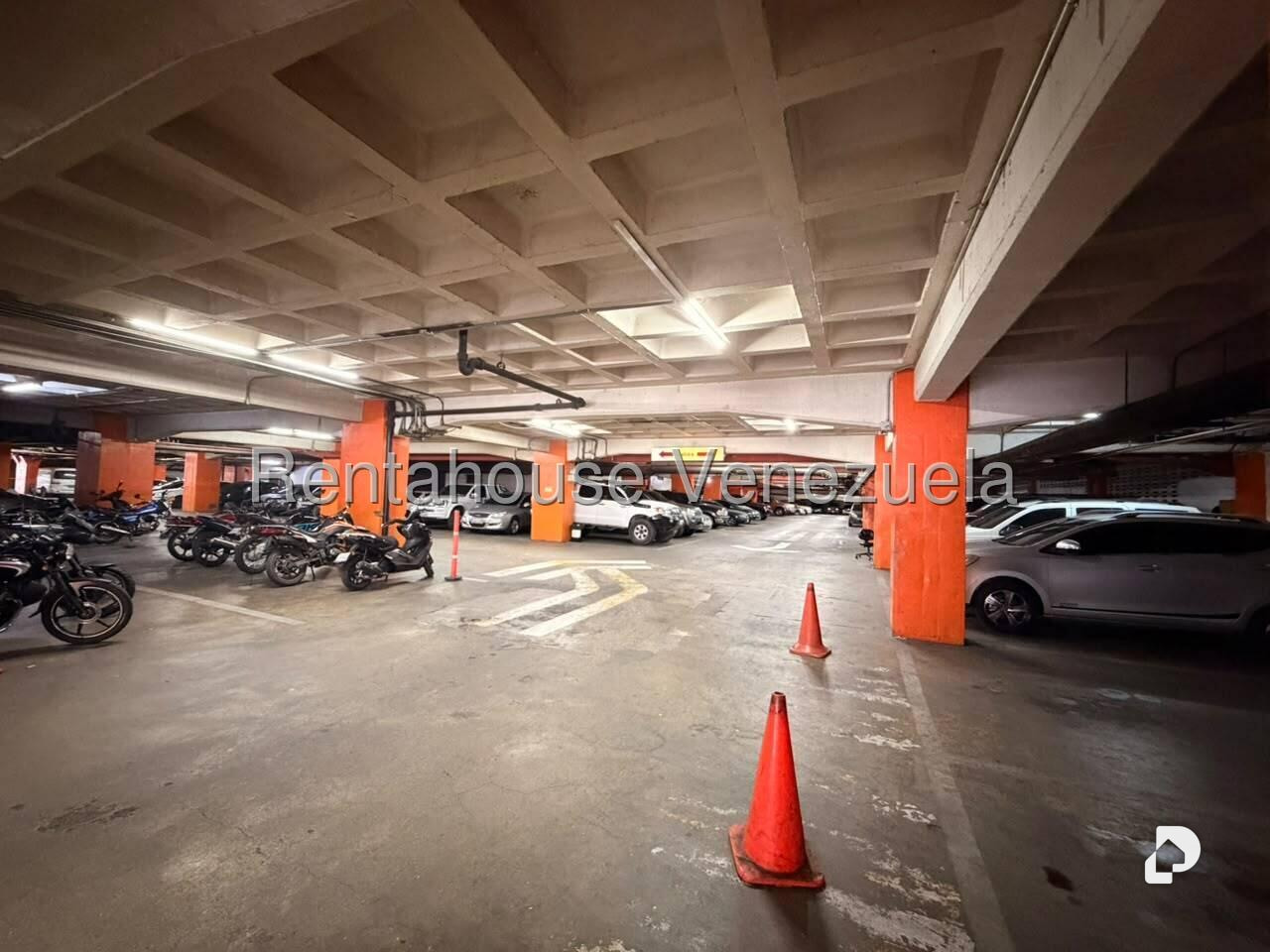 Local comercial en Prados del Este, Caracas – 12