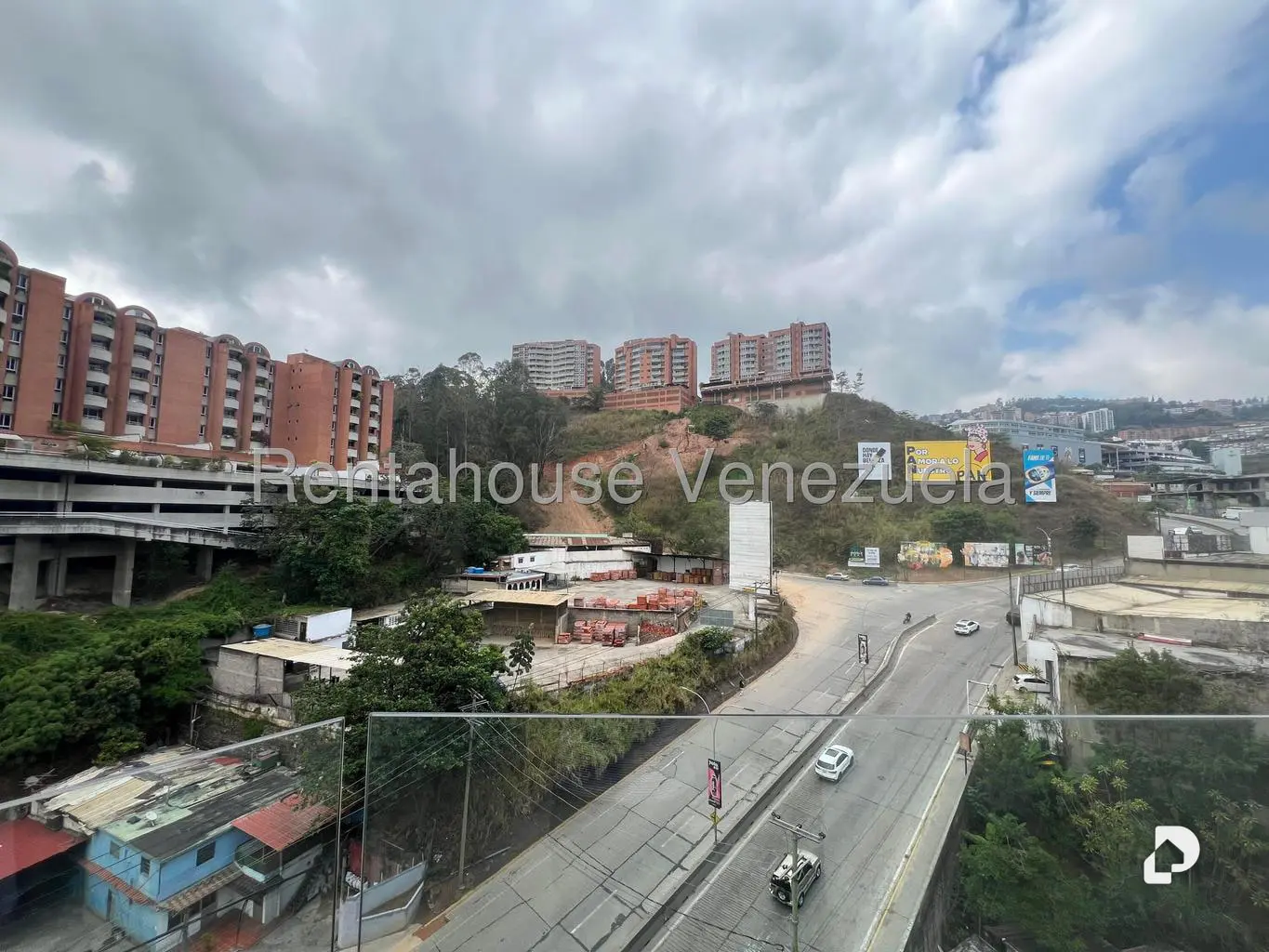 Local comercial en Cerro Verde, Caracas