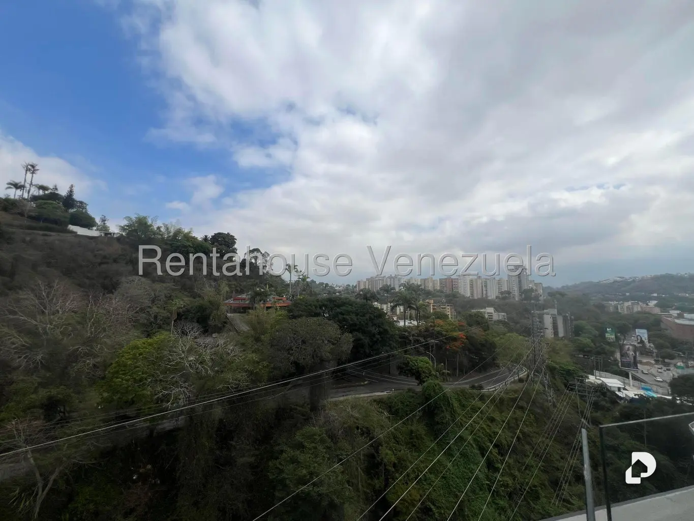 Local comercial en Cerro Verde, Caracas