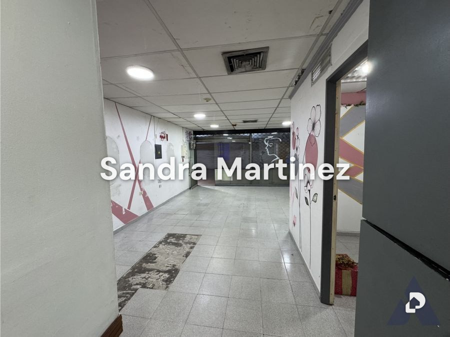 Local comercial en El Paraíso, Caracas – 17