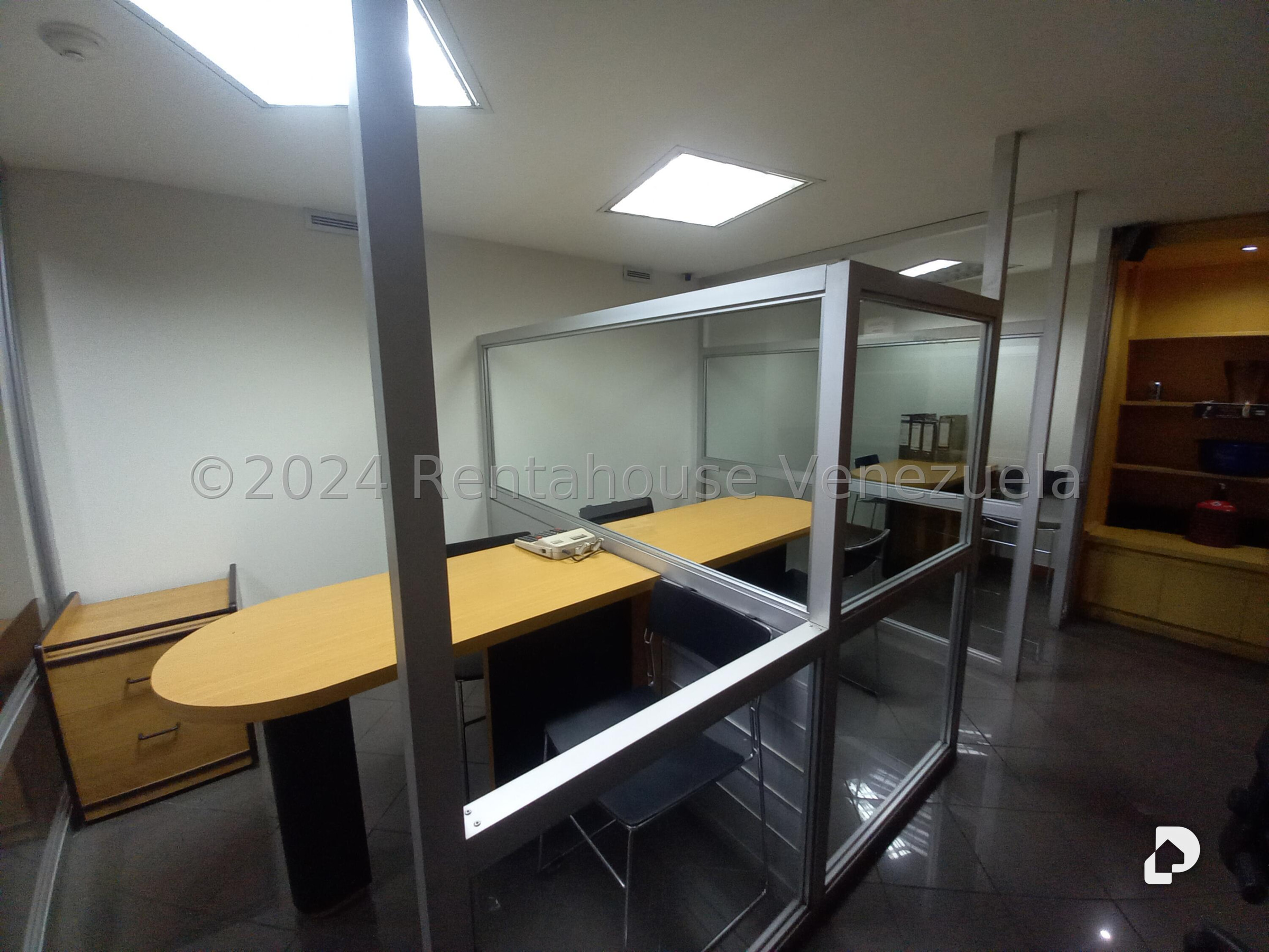 Local comercial en Prados del Este, Caracas – 11