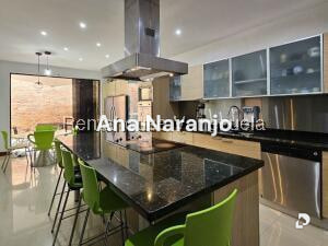 Casa en Prados del Este, Caracas – 28
