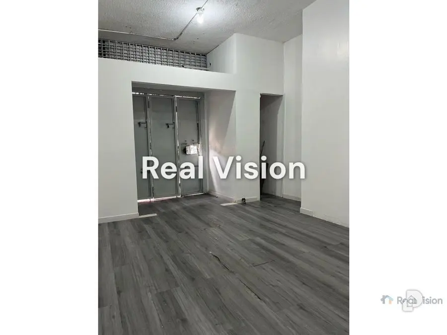 Local comercial en Colinas de Las Acacias, Caracas – 1