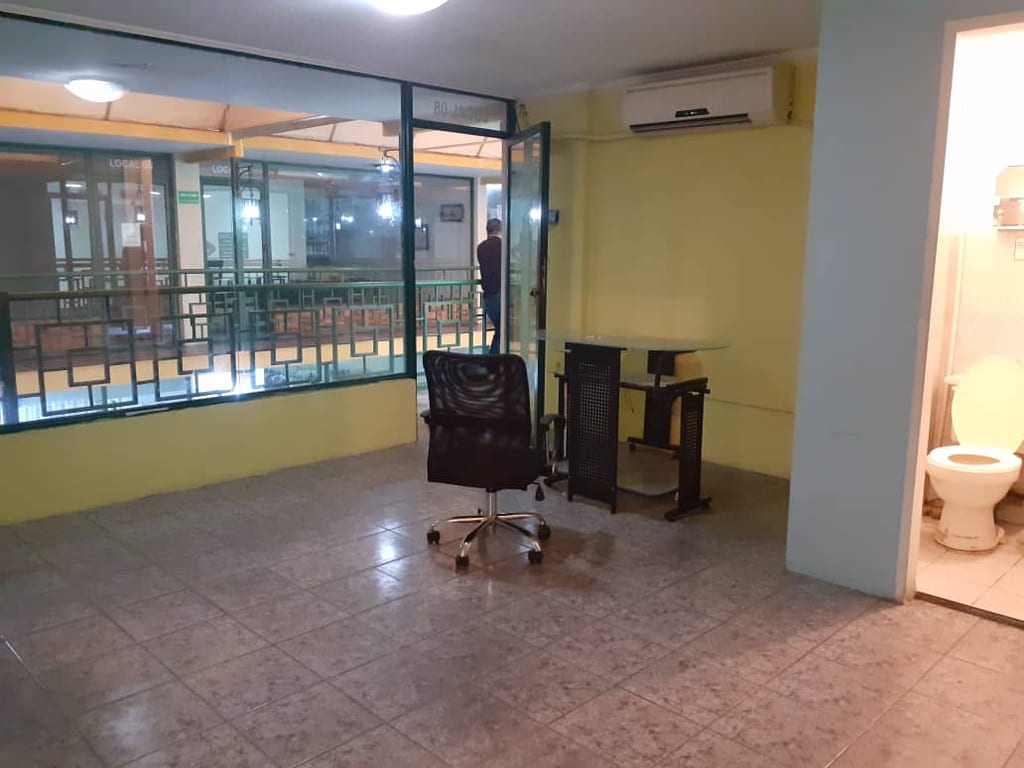 Local comercial en Av. Bolívar Norte, Valencia - 1