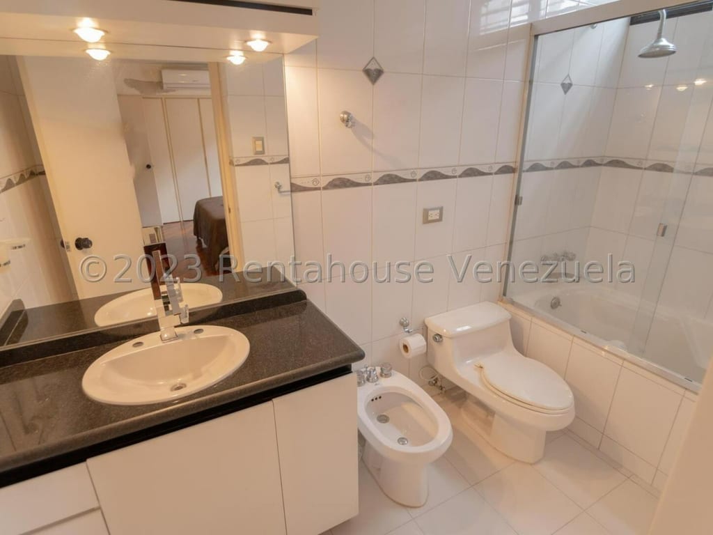 Apartamento en Los Palos Grandes, Caracas - 1