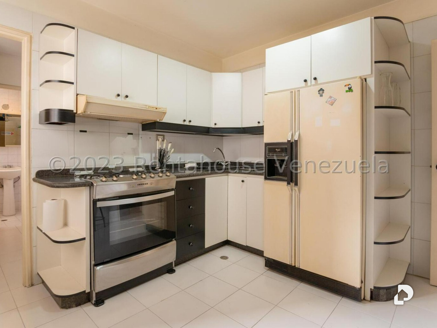 Apartamento en Los Palos Grandes, Caracas – 16