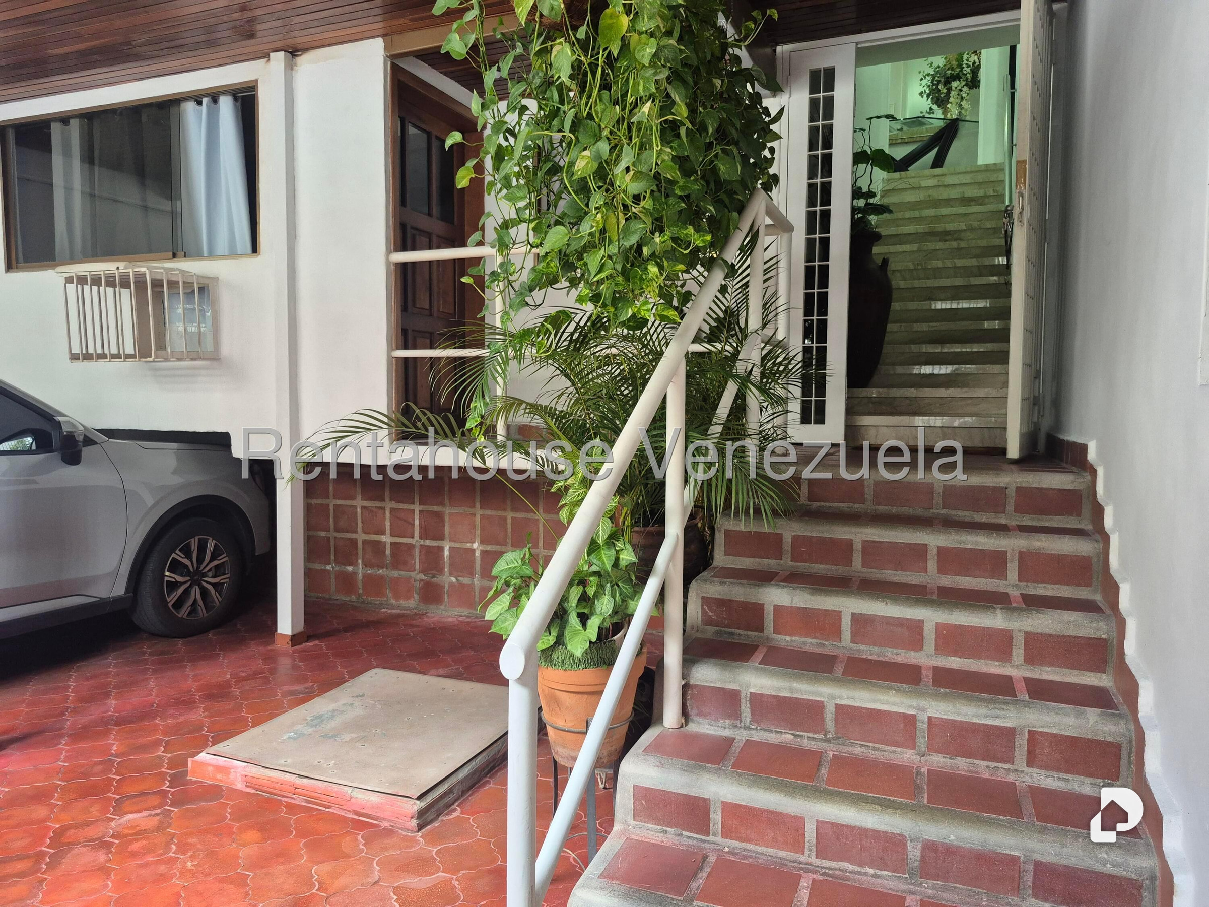 Casa en Cumbres de Curumo, Caracas – 25