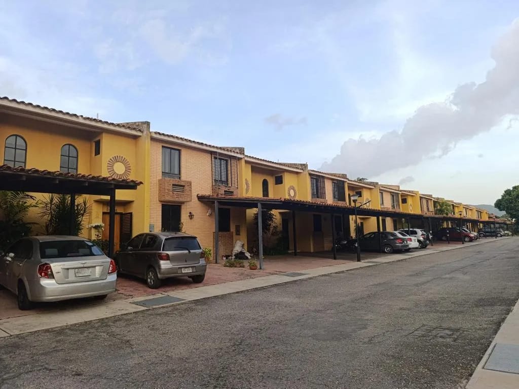 Townhouse en El Rincón, Naguanagua - 1