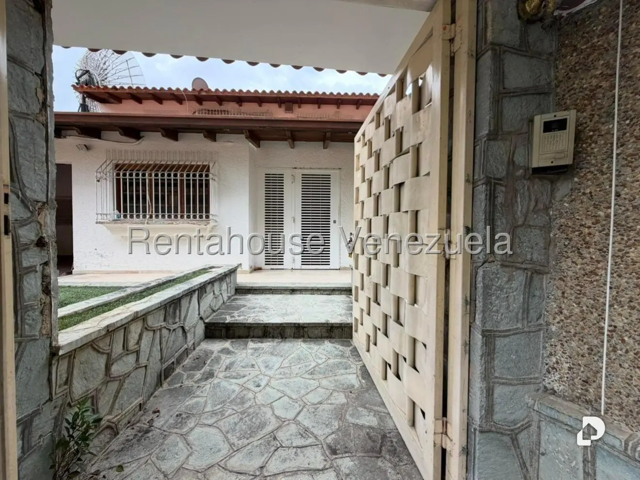 Casa en Colinas de Santa Mónica, Caracas – 2