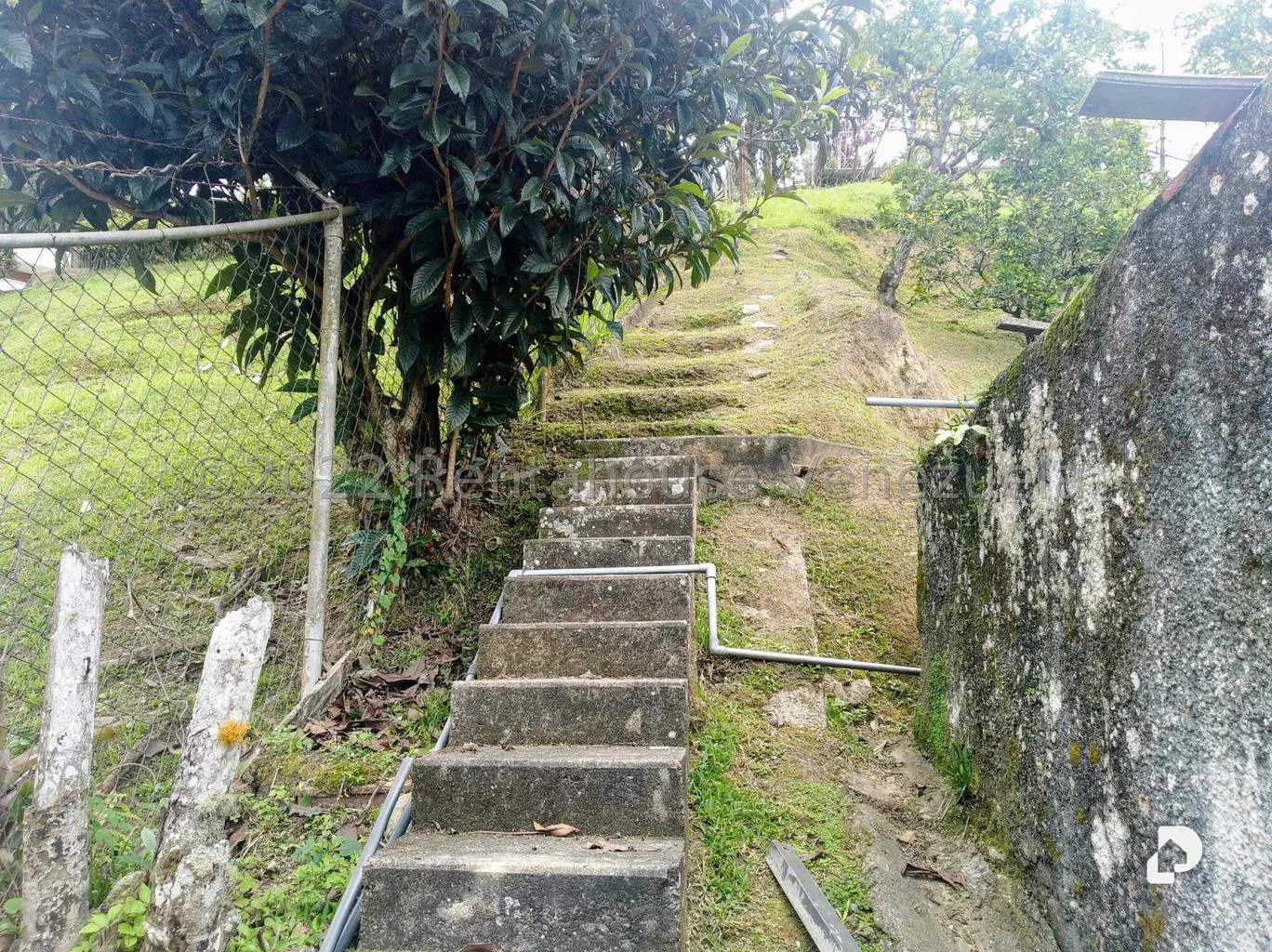 Casa en Oripoto, Caracas – 25