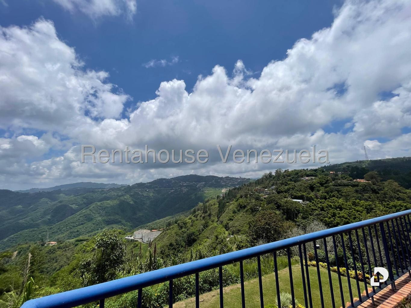 Casa en Los Guayabitos, Caracas – 29