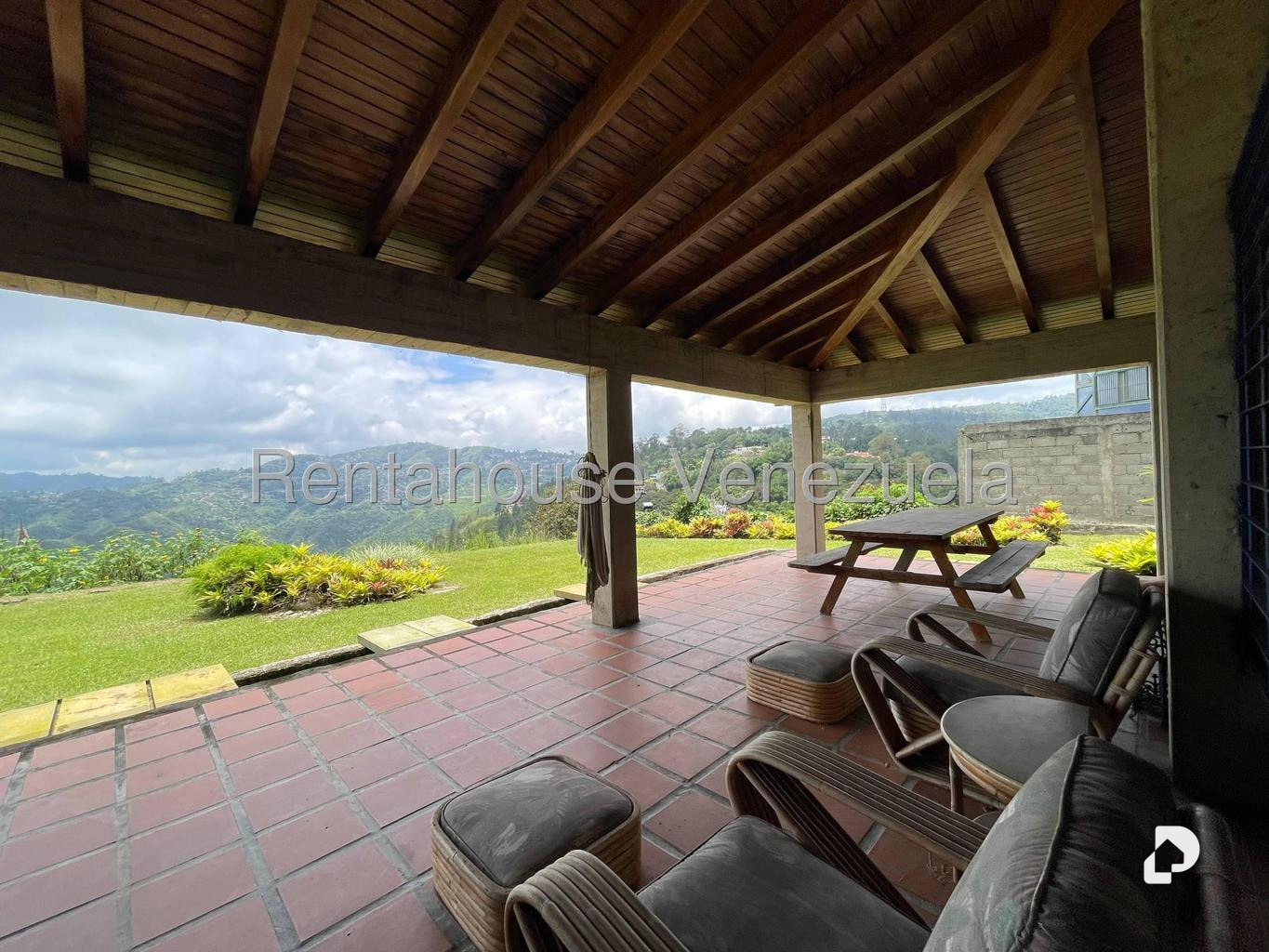 Casa en Los Guayabitos, Caracas – 13