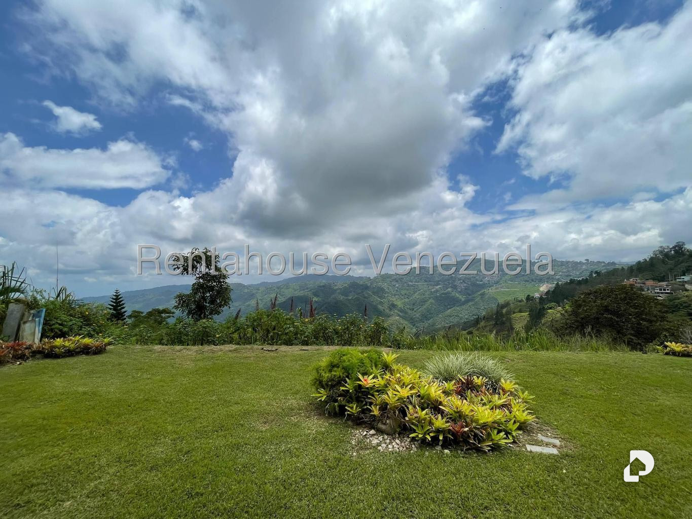 Casa en Los Guayabitos, Caracas – 14